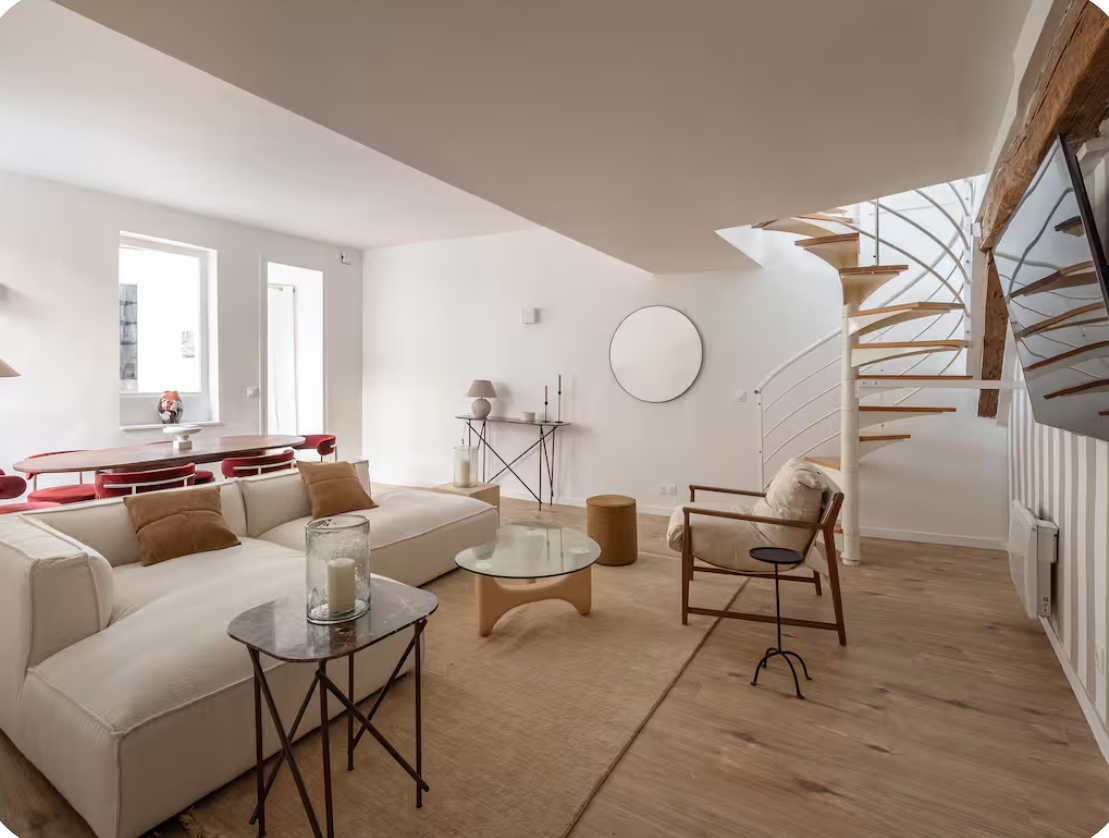 Séjour en duplex avec escalier hélicoïdal, Saint-Germain-des-Prés